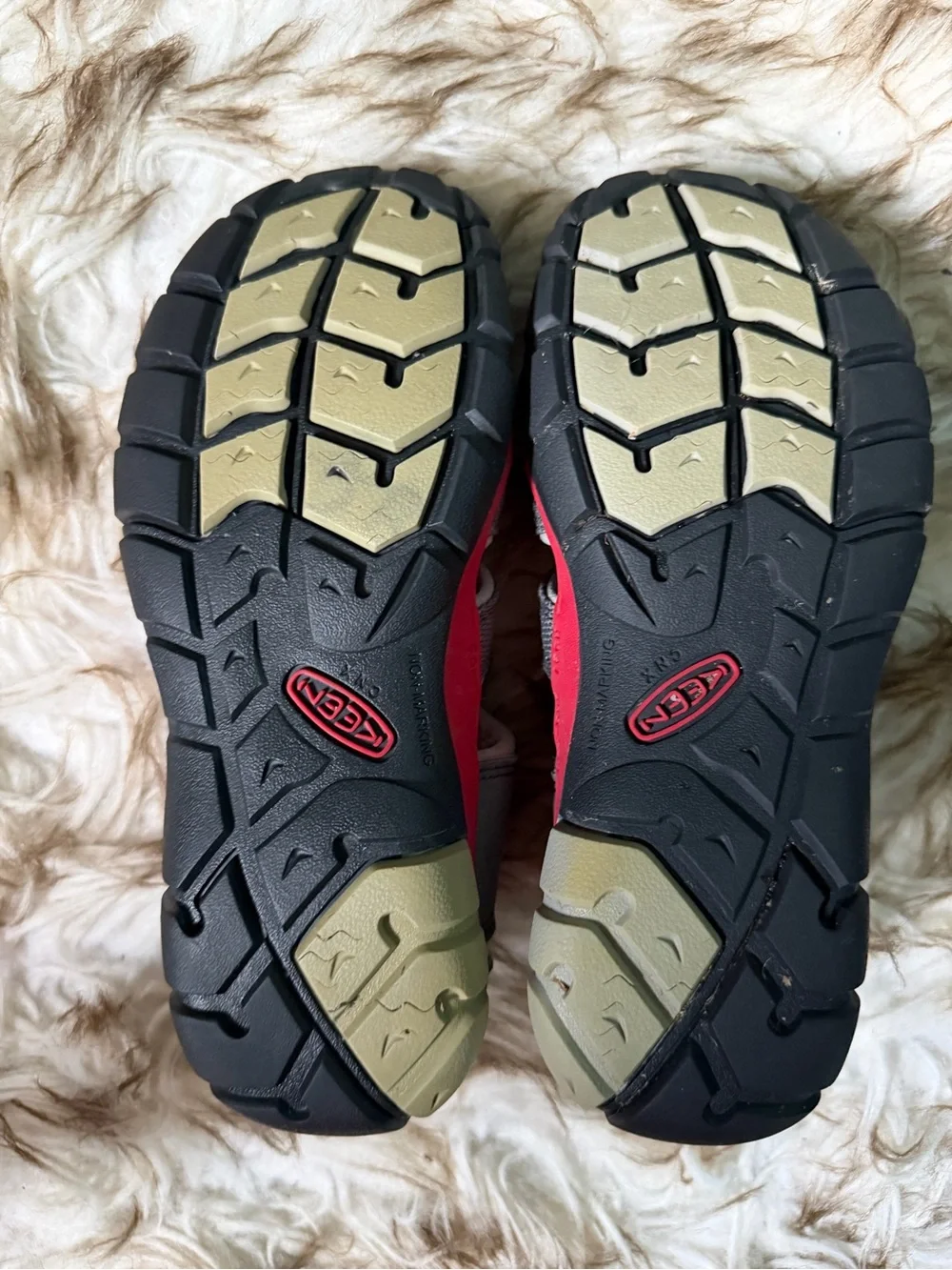 Keen Kids Seacamp II CNX Water Sandals Shoes Gray Red Big Kids Size 2 Boys Girls